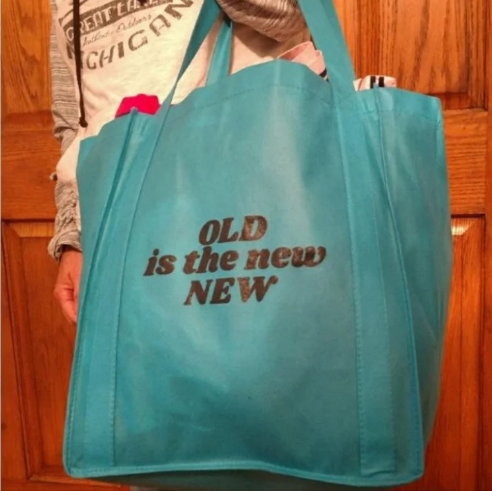 Lot 10 woven totes birthday gag or thrifters bag original